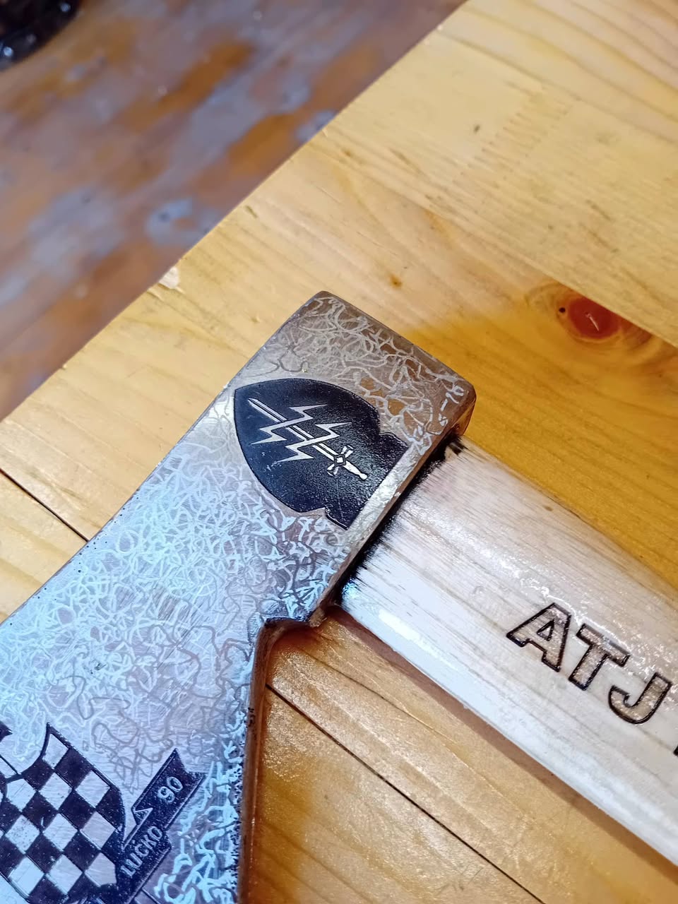 Primjer personalizirane sjekirice
